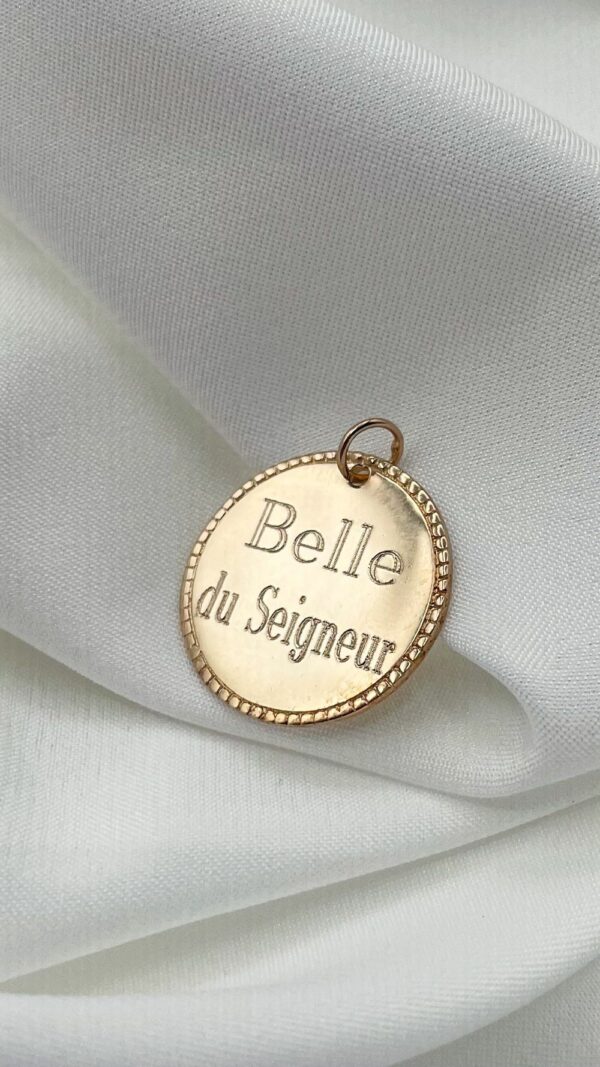 Collier médaille personnalisée Belle du Seigneur | Belle du Seigneur Gemmes... & Vous : Bijoux Haute Fantaisie Créations Originales & Artisanales DIY | Plaqué Or Argent Pierres Fines | Bijoux Personnalisés Femme, Ado, Enfant | Bijoux Religieux | Bijoux Gravés | Bijoux chrétiens modernes | Toulouse France | Vente en Ligne.