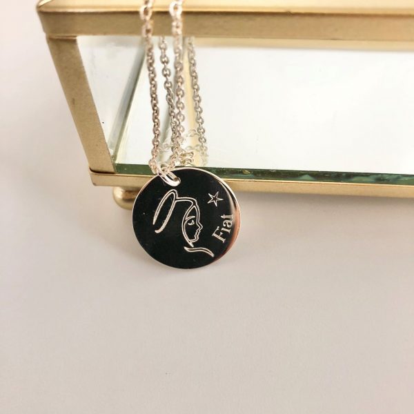 Médaille noire Vierge Marie Fiat en argent, collier fin sur fond clair avec reflet doré