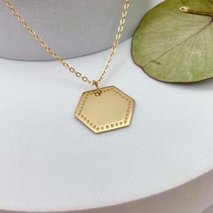 Collier médaille hexagonale à personnaliser en plaqué or | France