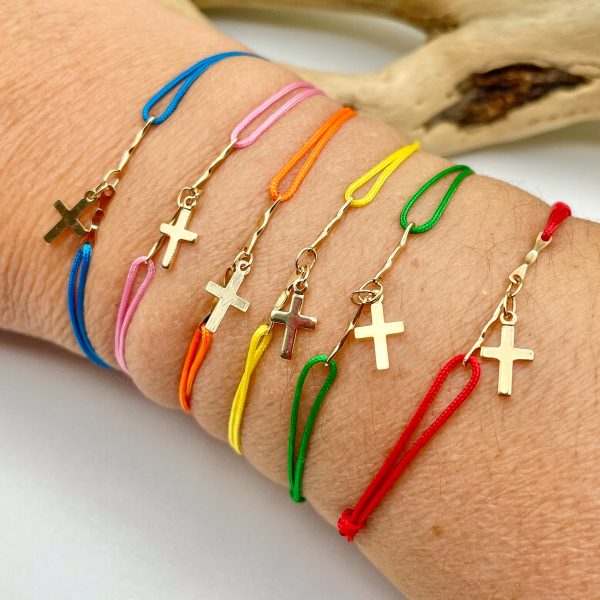 Bracelet croix plaqué or sur cordon coloré | Croix miséricordieuse
