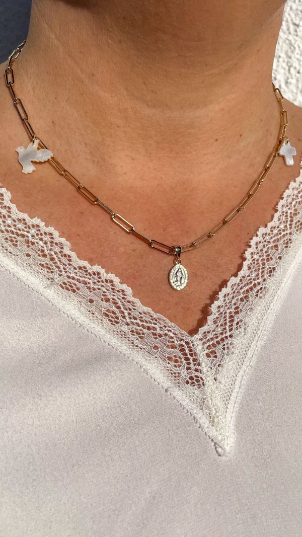 Collier breloques religieuses : croix, colombe et médaille miraculeuse | Sainte Famille