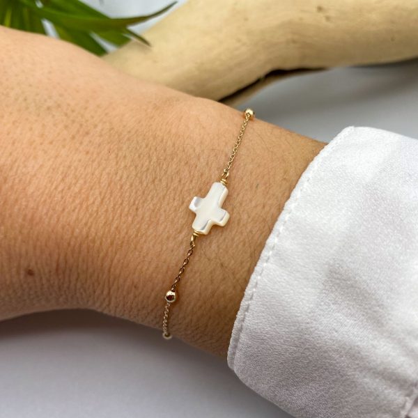 Bracelet chaine bille ou rosaire en plaqué or et croix en nacre – Image 3