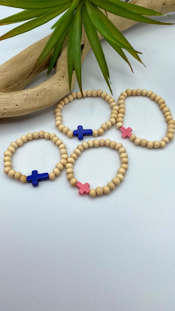 Bracelet sur fil élastique perle de bois naturelle et croix en pierre | Ressucito