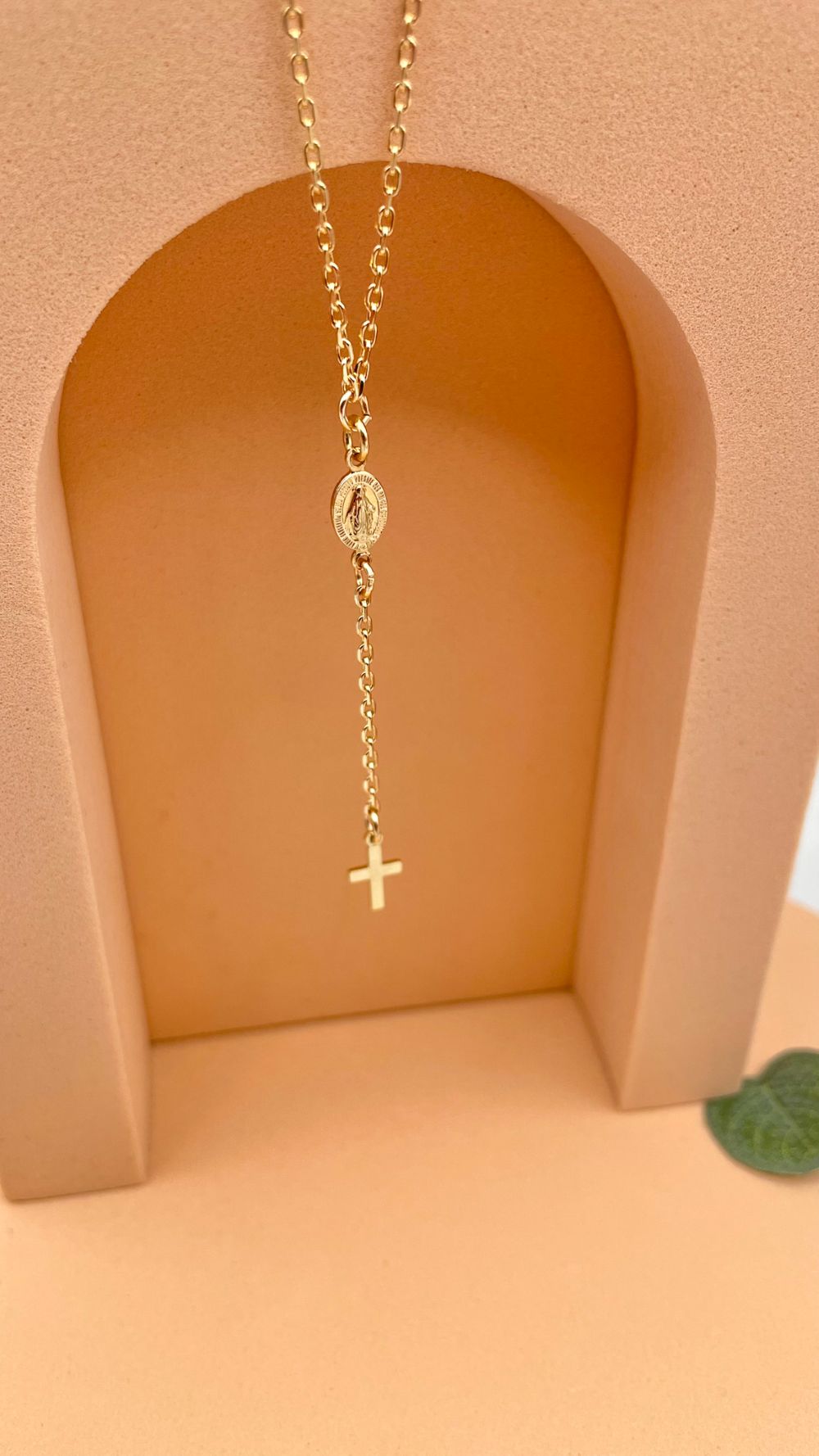 Médaille Vierge En Plaqué Or 16mm - Palais Du Rosaire Lourdes - Bijou Chrétien Profil Prière