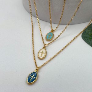 Collier avec médaille ovale perlée croix émail coloré en plaqué or | Christi