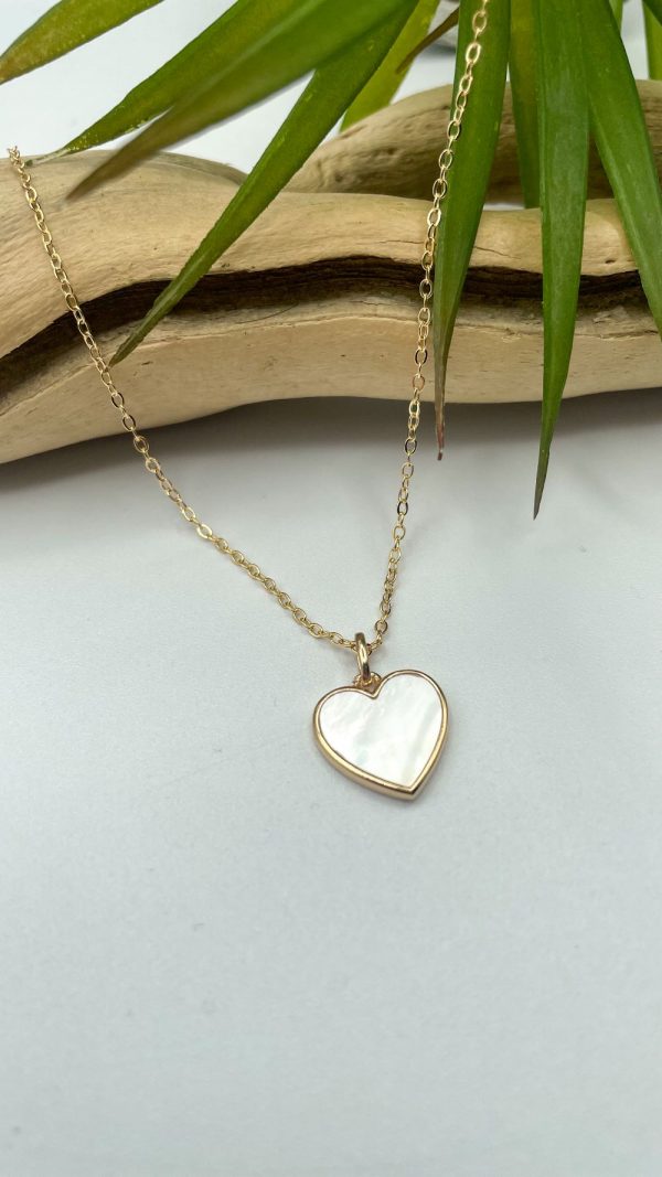 Collier cœur en nacre serti en plaqué or | Bornéo – Image 3