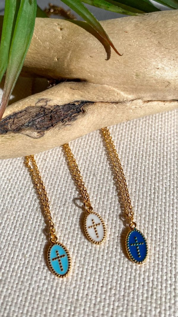 Collier avec médaille ovale perlée croix émail coloré en plaqué or | Christi – Image 5