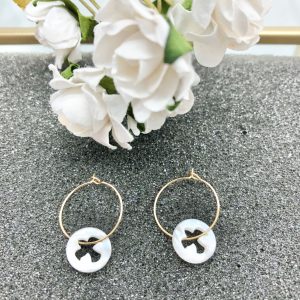 Boucles d’Oreilles créoles Nacre véritable et Plaqué Or | Colombe de la Paix