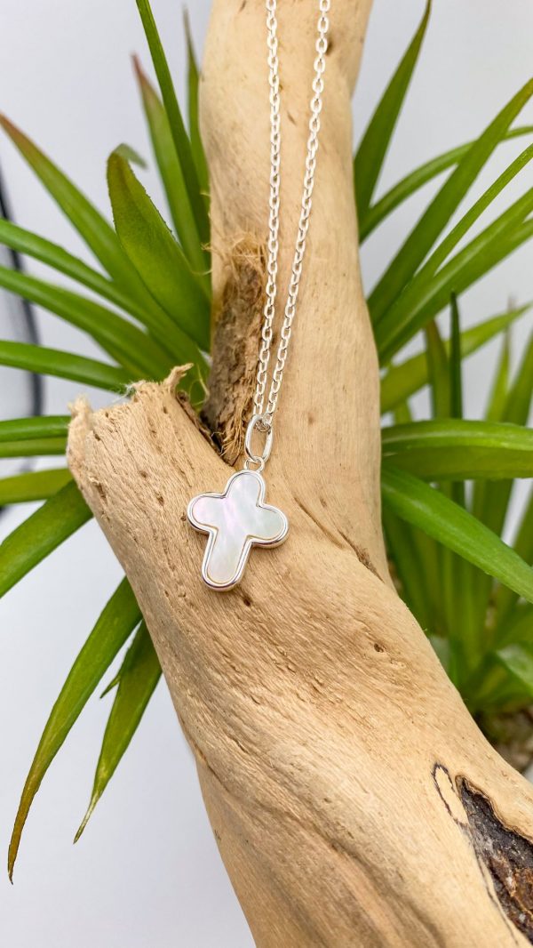 Collier Croix en nacre sertie en Argent | Christ Roi – Image 7