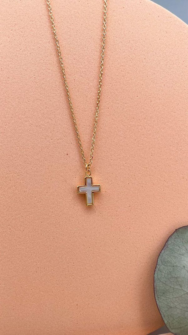 Collier Croix nacre blanche et plaqué or | Tous saints – Image 5
