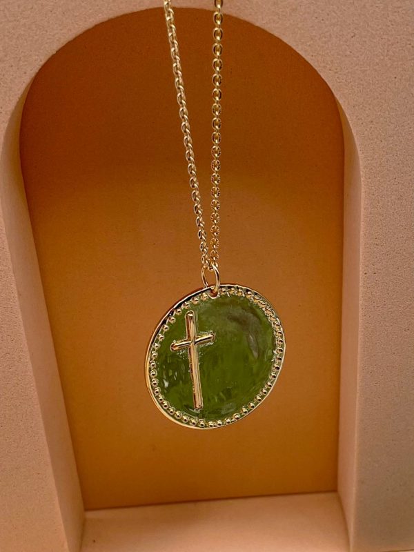 Collier grande médaille croix à personnaliser en plaqué or | Jean de la Croix – Image 4