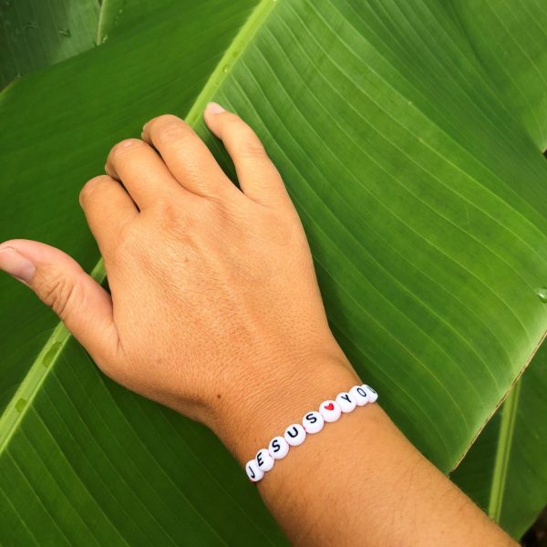 Bracelet de lettre personnalisé | Jésus loves You – Image 4