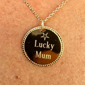 Collier Gravé et Personnalisé Plaqué Or pour les Mères | Lucky Mum