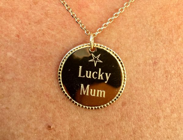 Collier Gravé et Personnalisé Plaqué Or pour les Mères | Lucky Mum