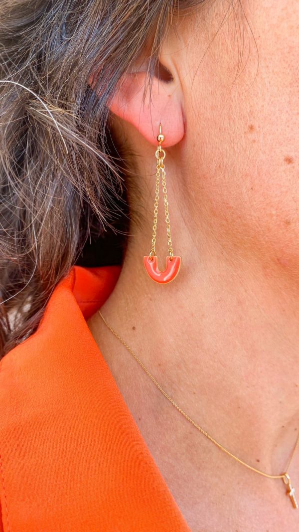 Boucle d'oreille demi lune en résine coloré et chaîne plaqué or | Burano – Image 8