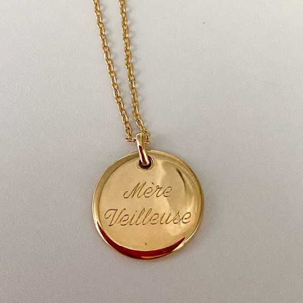 Collier personnalisé Mère Veilleuse – médaille ronde en plaqué or à graver