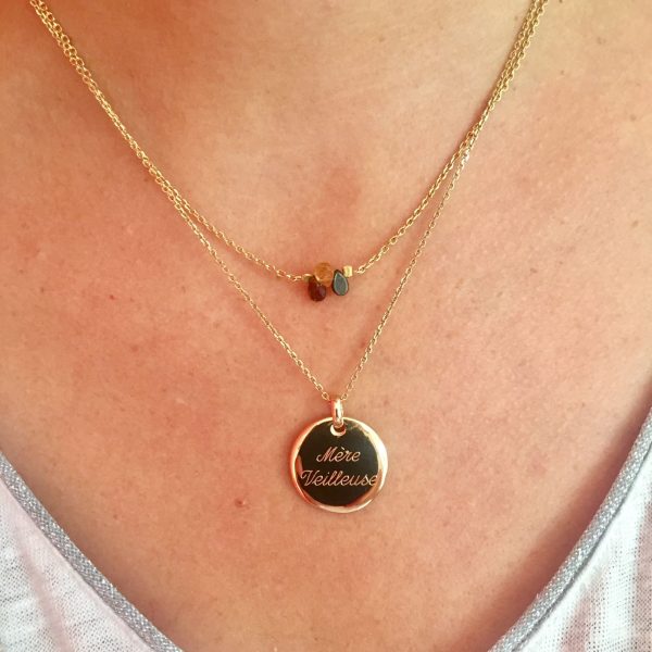 Collier Mère Veilleuse en accumulation – bijou gravé en plaqué or pour maman attentionnée