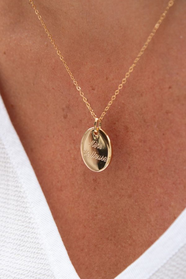 Collier bombé Mère Veilleuse en plaqué or – message d’amour gravé pour une maman