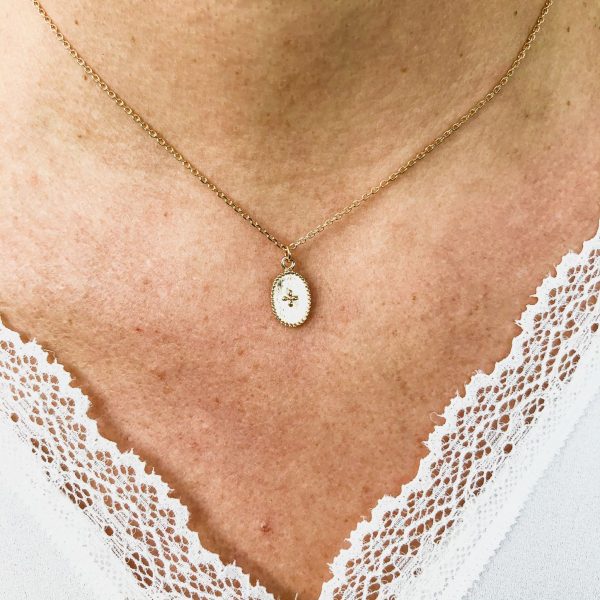 Collier - ras du cou mini médaille ovale et perlée en plaqué or | Santorin – Image 2