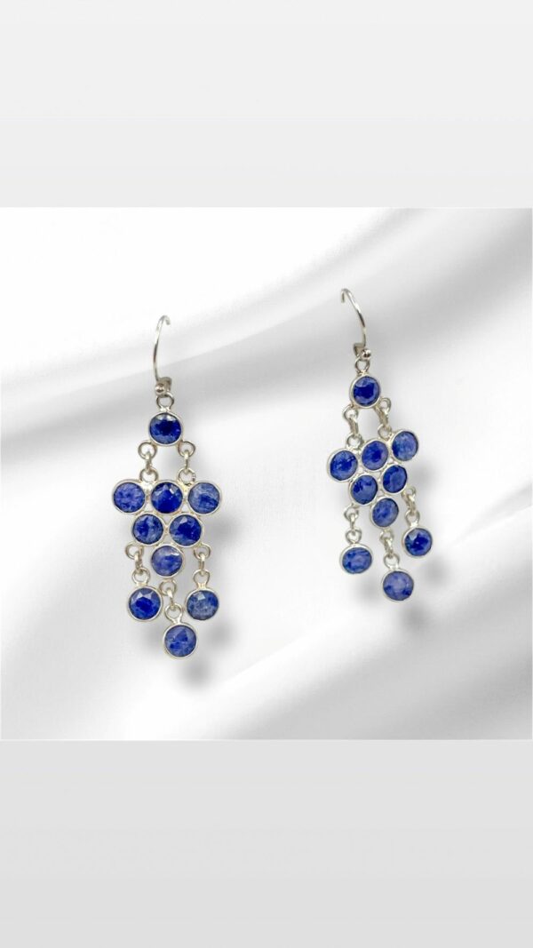 Bijoux pendants en pierres naturelles rouges et bleues - rubis et calcédoine - boucles artisanales