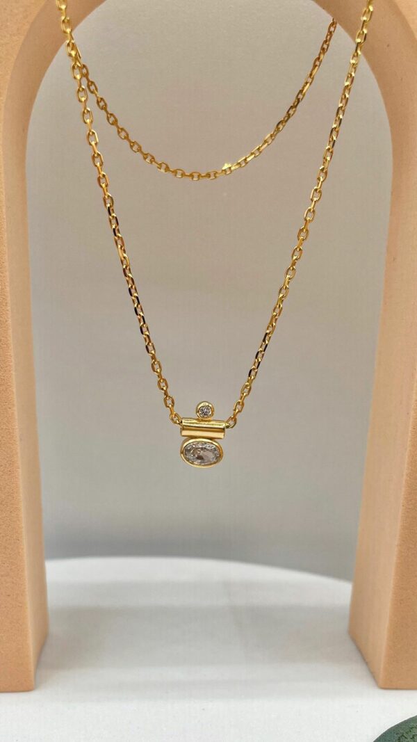 Collier Oléron en plaqué or porté en ras de cou, bijou délicat avec deux oxydes de zirconium