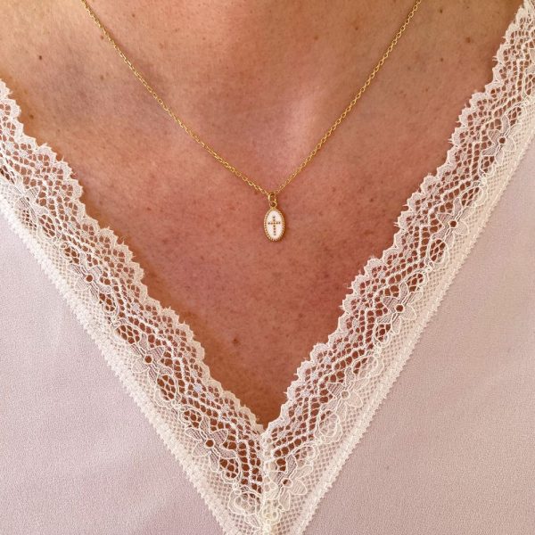 Collier avec médaille ovale perlée croix émail coloré en plaqué or | Christi – Image 4
