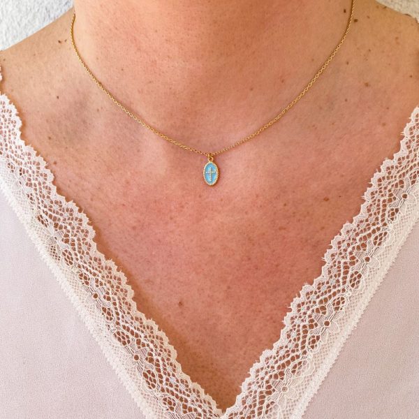 Collier avec médaille ovale perlée croix émail coloré en plaqué or | Christi – Image 2