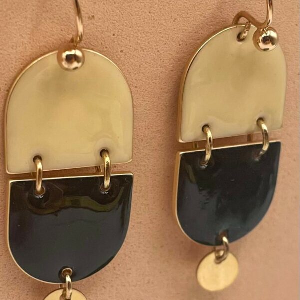 Boucles d'oreilles géométriques en plaqué or noir et blanc avec pastille dorée – Bijou femme chic et moderne, style minimaliste