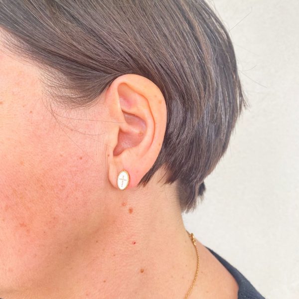 Boucle d'oreille Puce en émail et Plaqué or ornée d'une croix | Saint Paul – Image 3