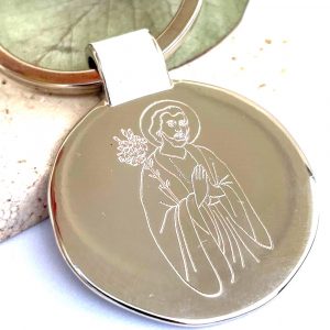 Porte-clés religieux en métal gravé de Saint Joseph tenant un lys, symbole de protection spirituelle chrétienne