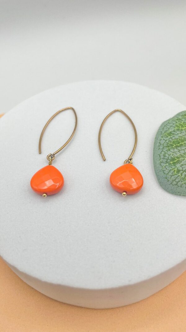 Boucles d’oreilles pendantes grand crochet en plaqué or avec pierre orange en forme de poire