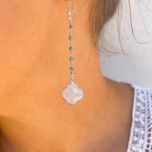 Boucles d’oreilles pendantes trèfle en pierre de lune et onyx vert – bijou raffiné en argent