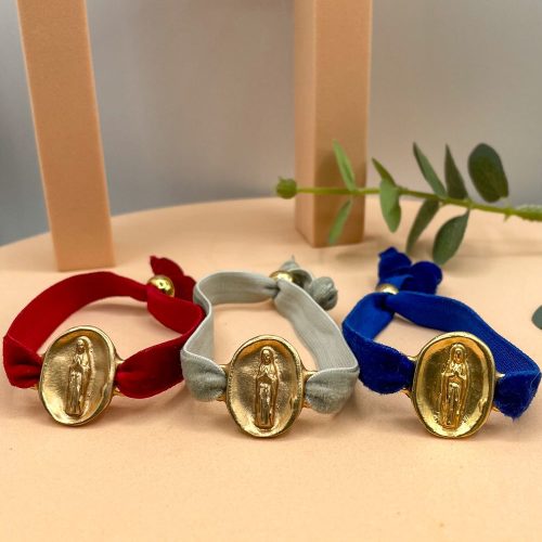 Bracelets médaille Notre Dame de Lourdes en velours rouge, gris et bleu avec médaille dorée à l’or fin 24 carats
