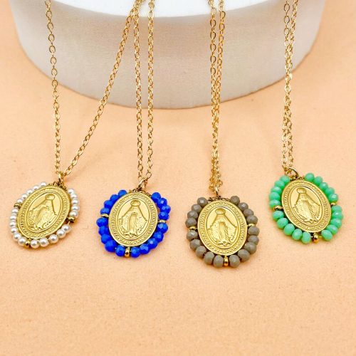 Colliers Vierge Marie perlés avec chaîne dorée – perles blanches, grises, vert céladon et bleues