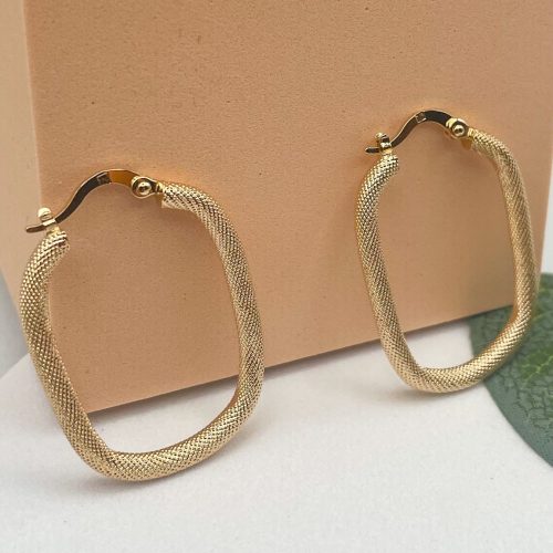 Boucles d’oreilles créoles rectangulaires texturées en plaqué or – modèle Sumatra
